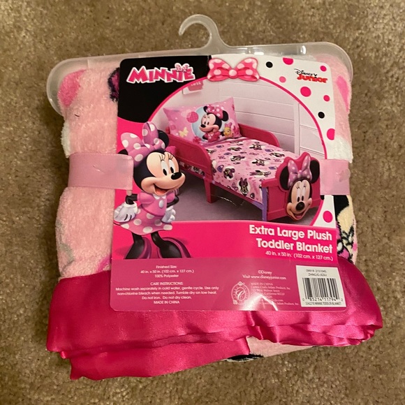 Minnie Plush Toddler Blanket